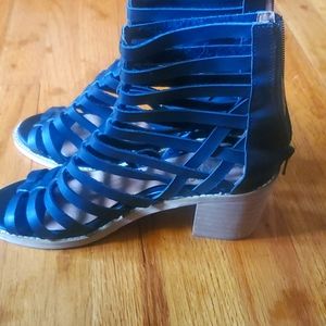 Black crown vintage heels.